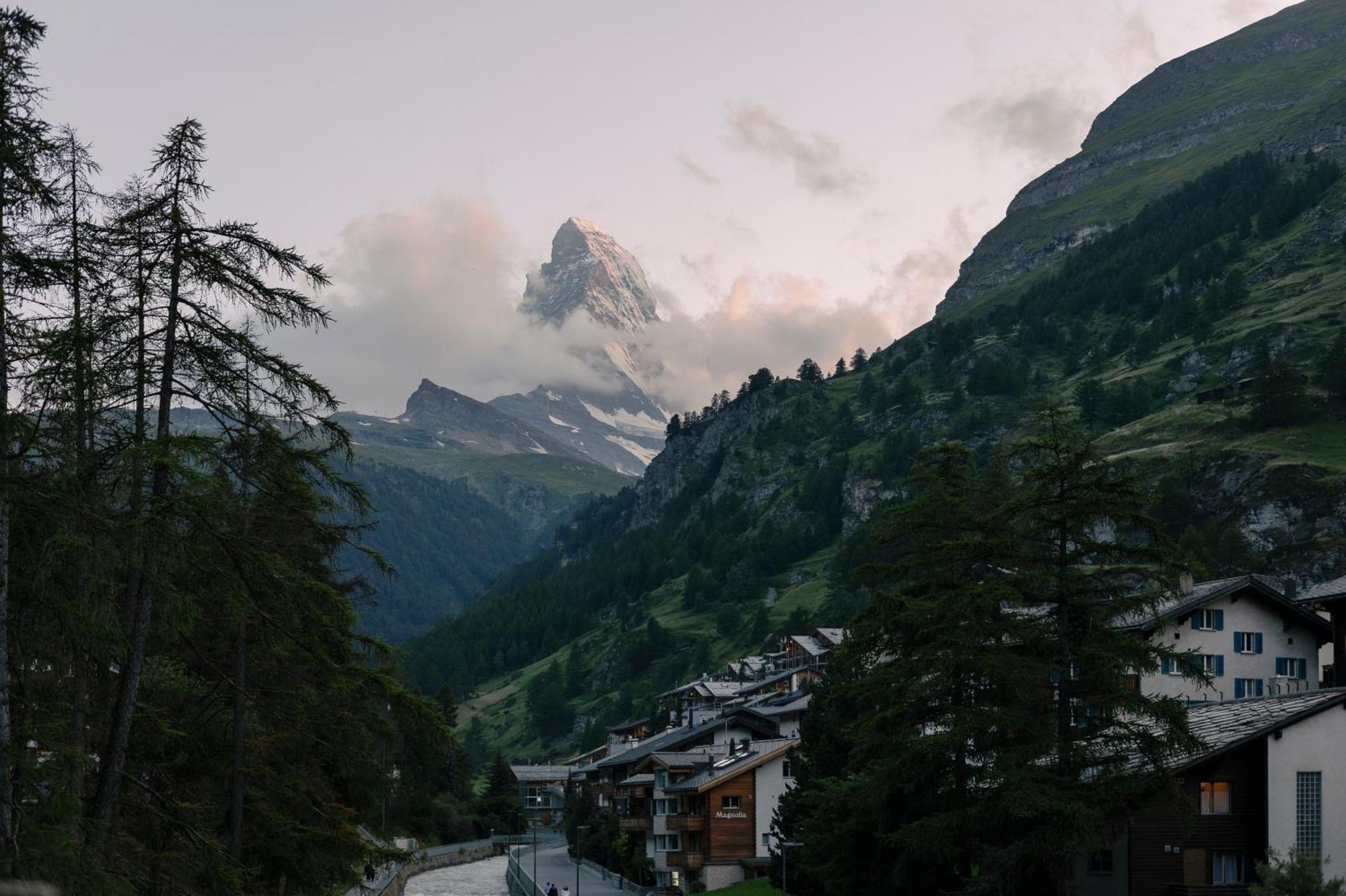 Schloss Zermatt - Cbd & Adaptogenic Spa And Sport Hotel Esterno foto