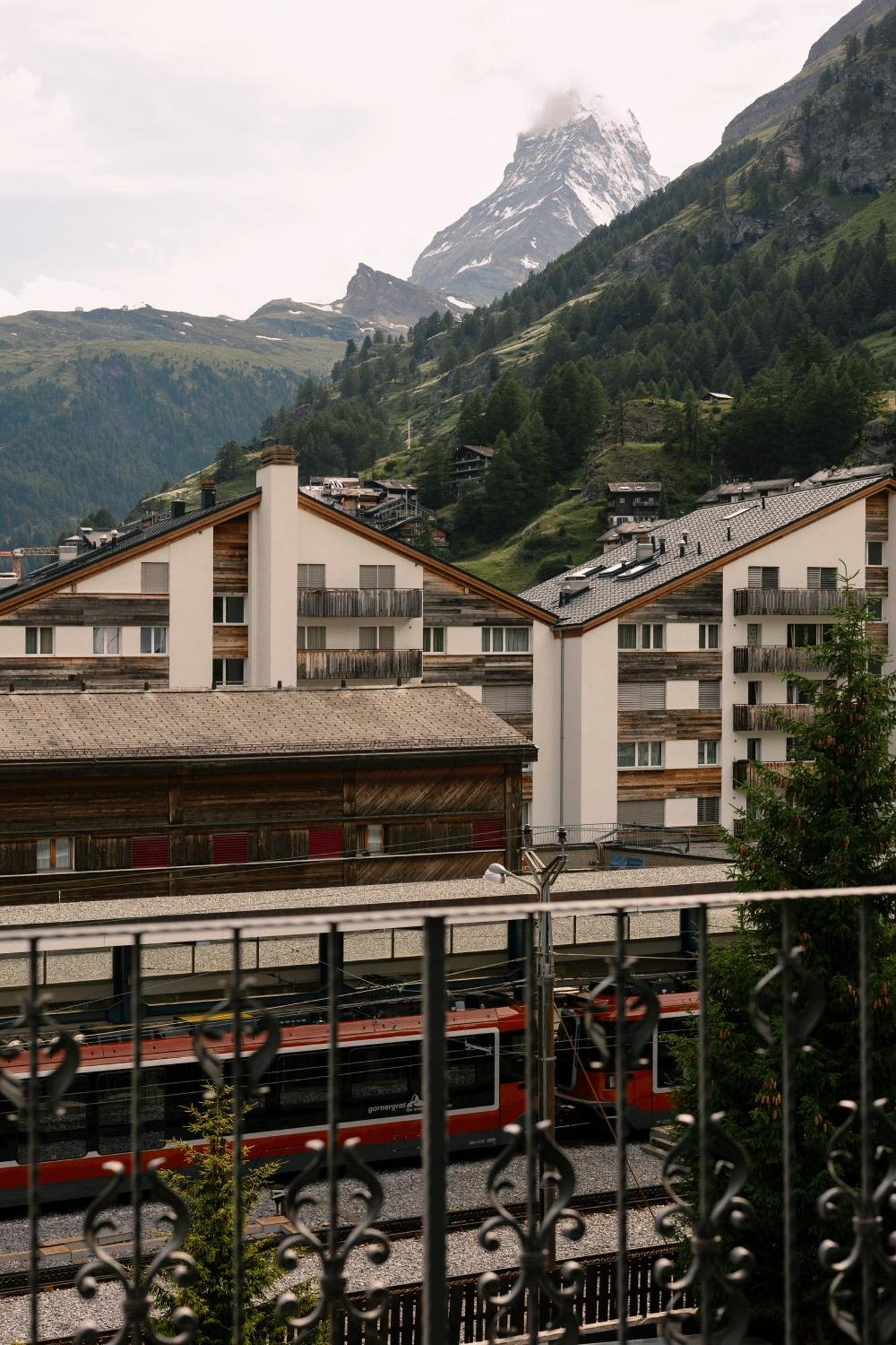 Schloss Zermatt - Cbd & Adaptogenic Spa And Sport Hotel Esterno foto